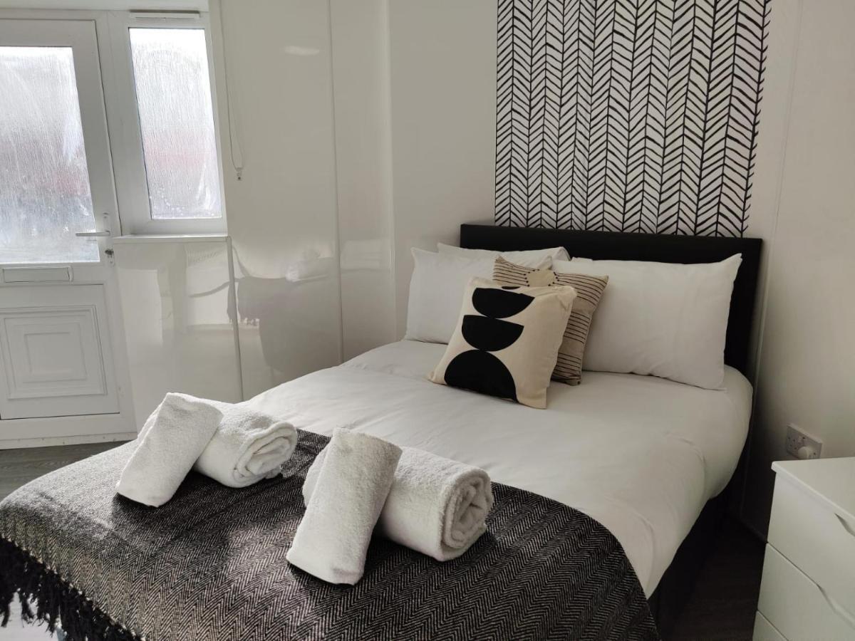 Double Ensuite Rooms Σουόνσι Εξωτερικό φωτογραφία