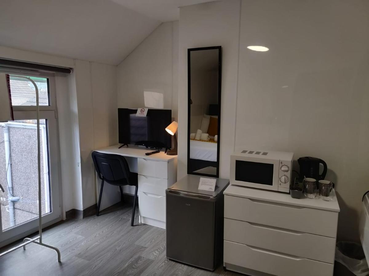 Double Ensuite Rooms Σουόνσι Εξωτερικό φωτογραφία